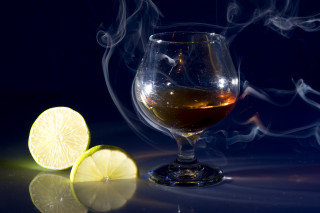 Smoke lime glass stilllife night - a lime free wallpaper