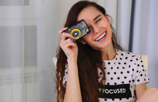 Woman smiling polaroid lomography eskter - a woman holding free wallpaper for desktop