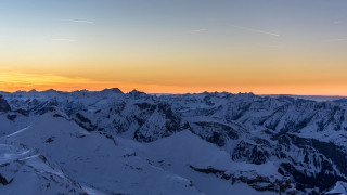 Mountain range sunset plane lake - overhead in the sky above free wallpaper