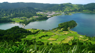 Lake hills trees town scenery - a view of a lake free wallpaper