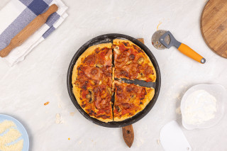 Pizza pan table knife bowl - a pizza free wallpaper
