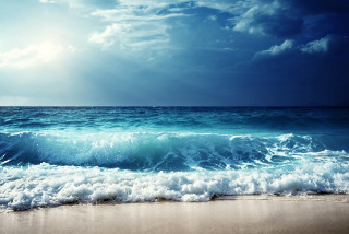 Beach waves sun clouds blue - a bright sun free wallpaper