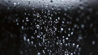 Rain drops window black white - ambient free wallpaper