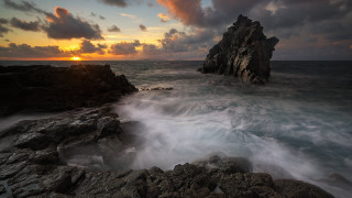 Rock formation ocean sunset clouds 2 - a rock formation in the ocean free wallpaper