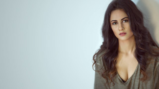 Aramenta dianthe vail portrait woman - free portrait wallpaper for desktop