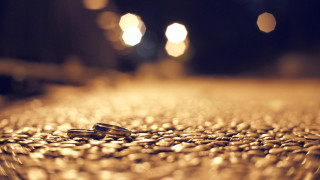 Wedding rings blurry bokeh moon - the ground in the dark free wallpaper