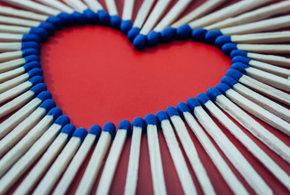 Heart matches red blue white - a blue border free wallpaper