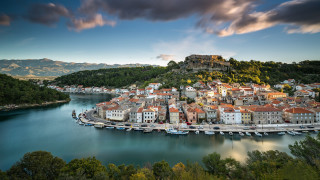 City hill castle bridge panorama - a bridge in the middle free wallpaper for desktop