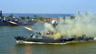 Large boat smoke water background 2 - a large boat free wallpaper