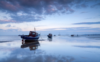 Boats beach water sky clouds - a couple of boats free wallpaper