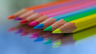 Colored pencils blurry background crayon - pastell free wallpaper