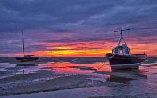 Boat beach water sunset clouds - top of a beach next free wallpaper for desktop