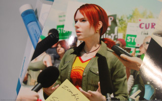 Red hair woman microphone sign - red hair holding free wallpaper
