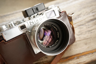 Camera leather case wooden table - nikon free wallpaper