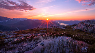 Sunset mountain lake city clouds - a sunset over a mountain free wallpaper