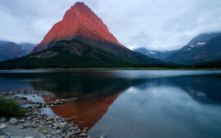 Mountain lake reflection rocks cloudy - christo free wallpaper
