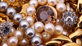 Pearls jewelry brooch ring rococo - a pile together free wallpaper