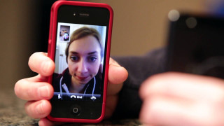 Person holding cell phone picture - a picture of a woman free wallpaper for desktop