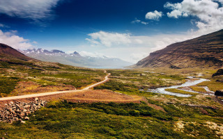 Dirt road valley mountains river - the valley below free wallpaper