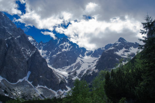 Mountain range snow trees cloudy 2 - a cloudy sky above free wallpaper