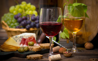 Wine glasses barrel cheese grapes - a couple of glasses free wallpaper