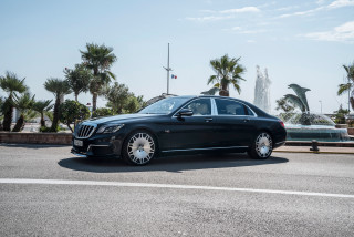 Black car fountain palm trees - a fountain free wallpaper for desktop