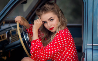 Woman red polka dot car - wheel free wallpaper