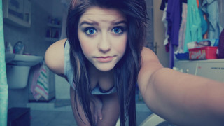 Woman longhair bathroom blueeyes posing - free dark wallpaper