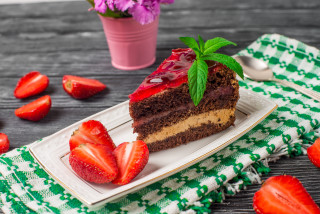 Cake strawberries plate fork flower - a plate free wallpaper