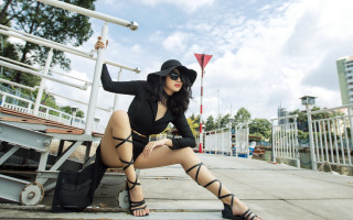 Woman black outfit hat suitcase - her hand and a handbag free wallpaper