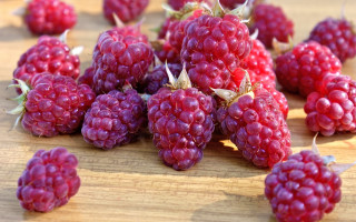Raspberries wooden table leaves photorealism 2 - a bunch of raspberries free wallpaper