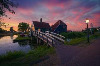 Bridge river house red roof - a red roof free wallpaper for desktop