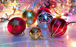 Christmas ornaments table lights tree - a christmas tree in the background free wallpaper