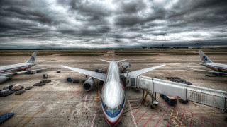 Large jetliner cloudy tarmac photorealism - cloud above free wallpaper