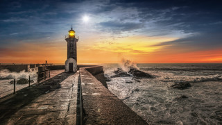 Lighthouse pier waves sunset radiant - yellow light free wallpaper for desktop