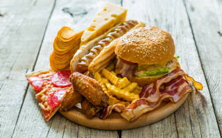 Plate sandwich frenchfries burger woodentable - a wooden table top free wallpaper