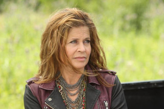 Blonde woman leather jacket jewelry - transgressive art free wallpaper for desktop