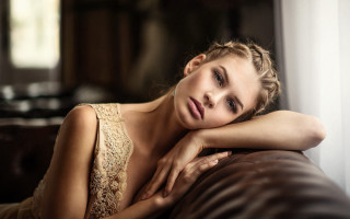 Woman laying leather couch portrait - bettina heinenayech free wallpaper for desktop