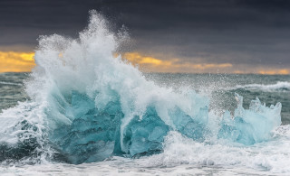 Large wave crashing cloudy sky - a cloudy day free wallpaper