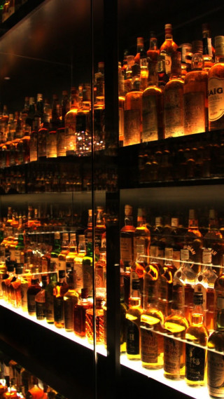 Alcohol display store window shelves - free holidays wallpaper for mobile