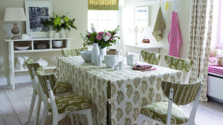 White table green chairs vase - free spring wallpaper