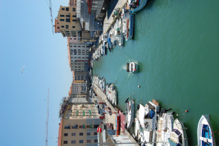River boats buildings crane cityscape - carlo carlone free wallpaper