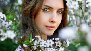Woman green eyes flower garden - eszter mattioni free wallpaper