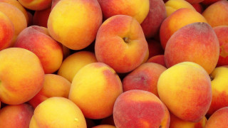 Peach pile yellow background watercolor - a table top free wallpaper