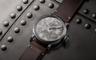 Watch metal surface rivets leather - a watch free wallpaper