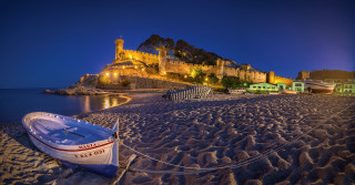 Boat beach castle night blue - a castle in the background free wallpaper