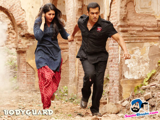 Man woman running dirty street - dirty free wallpaper