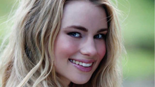 Blonde woman smiling blue eyes 2 - alison geissler free wallpaper