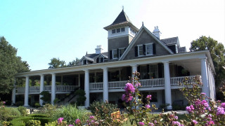 Large house clock tower garden - a large house free wallpaper for desktop