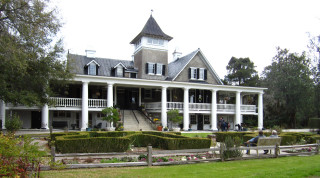 Large house garden lawn white - a large house free wallpaper